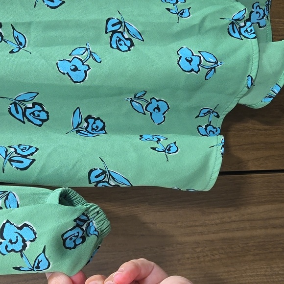 Cabi-5891 "Go-To" Top Floral Button Down-Size (oversized)Small - Picture 11 of 16